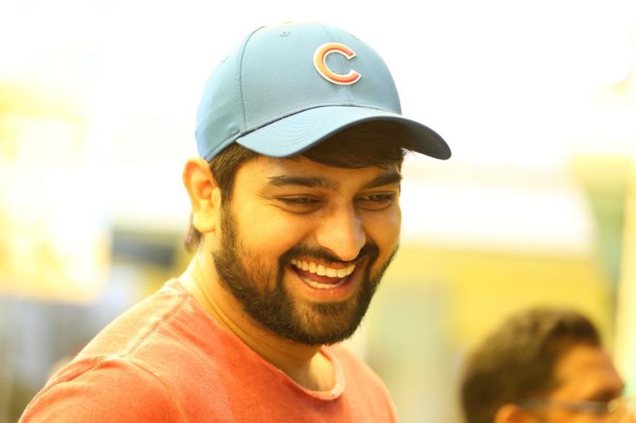 FlashBack2018: Top Hits Of 2018.. Rangasthalam is on the Top Place.. 2018 లో చాలామంది స్టార్ హీరోలు నిరాశపరచిన మాట వాస్తవమే. కానీ కొందరు మాత్రం బాక్సాఫీస్ను భారీగా కుమ్మేసారు. పెద్ద సినిమాలు ఈ సారి మంచి వసూళ్లు సాధించాయి. పైగా వాటికి దీటుగా చిన్న హీరోల సినిమాలు కూడా కలెక్షన్ల ప్రభంజనం సృష్టించాయి. మరి 2018లో బాక్సాఫీస్ విజేతలుగా నిలిచిన ఆశ్రమాల వివరాలు ఏంటో చూద్దాం.. 2018 top hits movies,2018 top telugu hit movies,2018 top telugu movies,rangasthalam top movie,2018 telugu blockbusters,telugu cinema,తెలుగు సినిమా,2018 తెలుగు హిట్స్,2018 తెలుగు హిట్స్,రంగస్థలం తెలుగు టాప్ హిట్,తెలుగు సినిమా విజయాలు 2018,తెలుగు బ్లాక్ బస్టర్స్ 2018