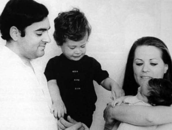 1968లో ఇటలీకి చెందిన ఆంటోనియా మైనో (ఇప్పుడు సోనియా గాంధీ)ని వివాహమాడారు. కుమారుడు రాహుల్, కూతురు ప్రియాంకతో రాజీవ్, సోనియా 1968లో ఇటలీకి చెందిన ఆంటోనియా మైనో (ఇప్పుడు సోనియా గాంధీ)ని వివాహమాడారు. కుమారుడు రాహుల్, కూతురు ప్రియాంకతో రాజీవ్, సోనియా