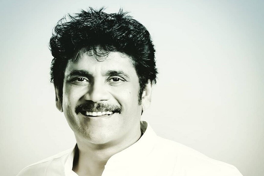 Nagarjuna-Dhanush multi starrer Shelved because of Vijay.. నాగార్జున ఈ మధ్య తెలుగుతో పాటు మిగిలిన భాషలపై కూడా దృష్టి పెట్టాడు. బాలీవుడ్లో రణ్బీర్ కపూర్ హీరోగా వస్తున్న ‘బ్రహ్మాస్త్ర’ సినిమాలో కీలక పాత్రలో నటిస్తున్నాడు ఈ హీరో. ఈ సినిమాతో పాటు ధనుష్ దర్శకత్వంలో నటించడానికి ఒప్పుకున్నాడు మన్మధుడు. ఒక షెడ్యూల్ పూర్తయిన తర్వాత ఆర్థిక సమస్యలతో ఈ మల్టీస్టారర్ను ప్రస్తుతానికి ఆపేస్తున్నట్లు ప్రచారం జరుగుతుంది. nagarjuna dhanush movie,nagarjuna dhanush,nagarjuna dhanush multi starrer,nagarjuna dhanush multi starrer vijay mersal,nagarjuna dhanush multi starrer shelved,nagarjuna movies telugu,nagarjuna brahmastra,nagarjuna brahmastra movie,telugu cinema,నాగార్జున,నాగార్జున ధనుష్,నాగార్జున ధనుష్ మూవీ,నాగార్జున ధనుష్ మల్టీస్టారర్,నాగార్జు బ్రహ్మస్త్ర,తెలుగు సినిమా,ఆగిపోయిన నాగార్జున మల్టీస్టారర్