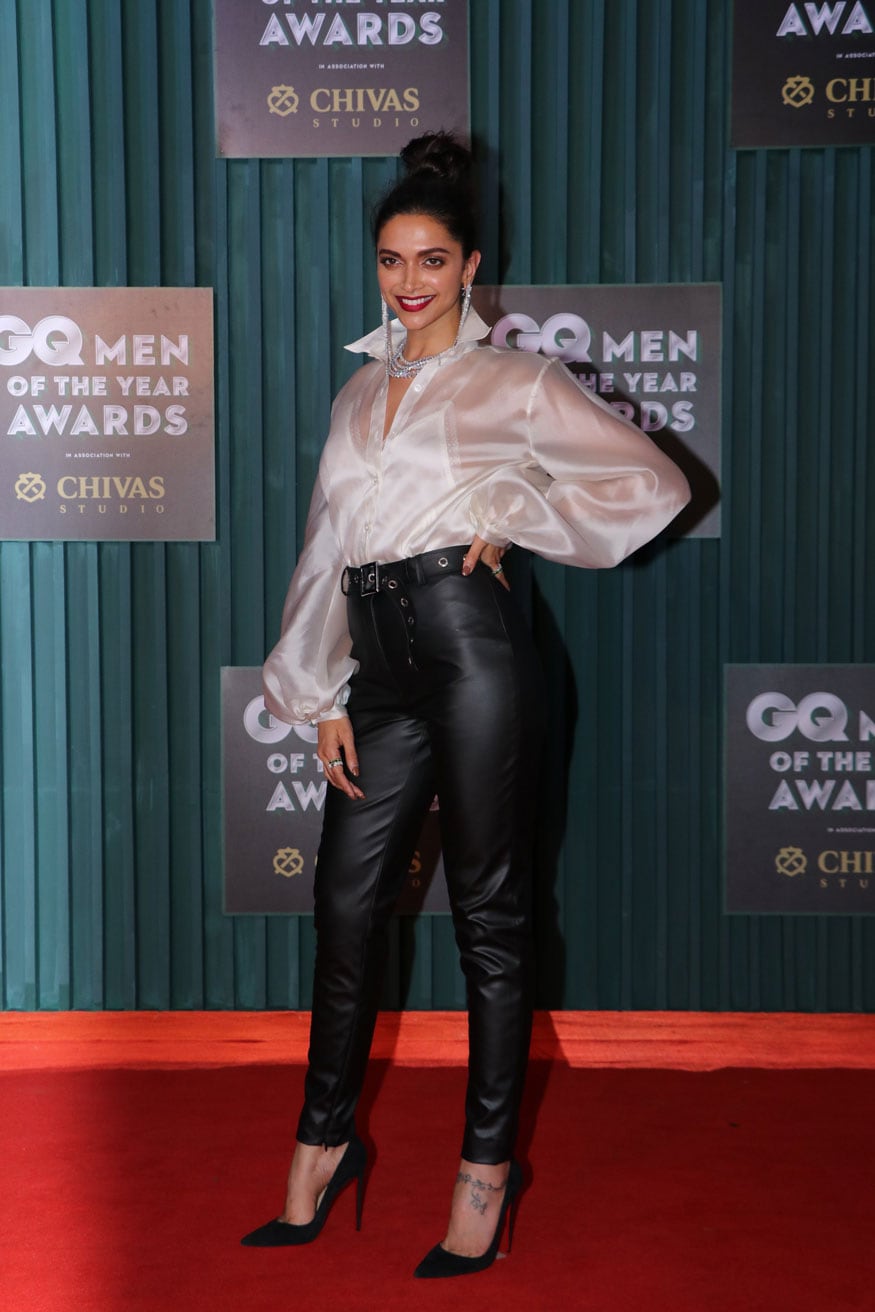 దీపిక పదుకొనే కదిలింది.. యాసిడ్ దాడికి రెడీ.. deepika padukone ready for laxmi agarwal biopic..