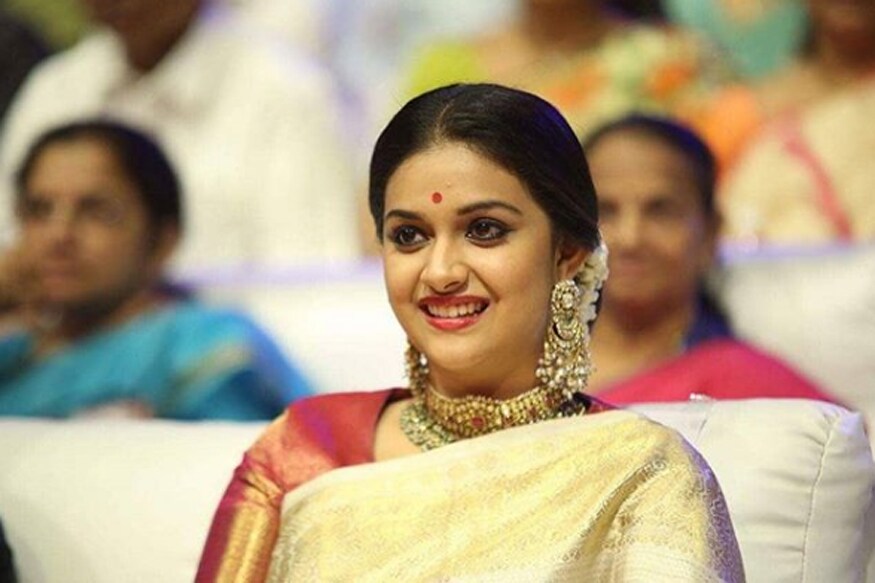 Keerthy Suresh to act as Bollywood Super Star Ajay Devgan wife in Amit Sharma movie pk.. మహానటి తర్వాత కీర్తి సురేష్ గురించి ప్రత్యేకంగా పరిచయం అవసరం లేకుండా పోయింది. దానికి ముందు కూడా కొన్ని సినిమాలు చేసినా క్రేజ్ మాత్రం రాలేదు. నటిగా ప్రత్యేక గుర్తింపు కోసం ప్రయత్నించి మహానటితో ఓవర్ నైట్ స్టార్ అయిపోయింది కీర్తి సురేష్. Keerthy Suresh,Keerthy Suresh twitter,Keerthy Suresh instagram,Keerthy Suresh hot,Keerthy Suresh bollywood entry,Keerthy Suresh hot photos,Keerthy Suresh ajay devgan wife,Keerthy Suresh ajay devgan amit sharma movie,Keerthy Suresh mahanati,Keerthy Suresh bollywood movie,Keerthy Suresh boney kapoor movie,Keerthy Suresh pawan kalyan,telugu cinema,కీర్తి సురేష్,కీర్తి సురేష్ తెలుగు సినిమాలు,అజయ్ దేవ్గన్ భార్య అయిపోయిన కీర్తి సురేష్,కీర్తి సురేష్ హాట్ ఫోటోస్,కీర్తి సురేష్ మహానటి,కీర్తి సురేష్ బాలీవుడ్,బోనీ కపూర్ సినిమాలో కీర్తి సురేష్,