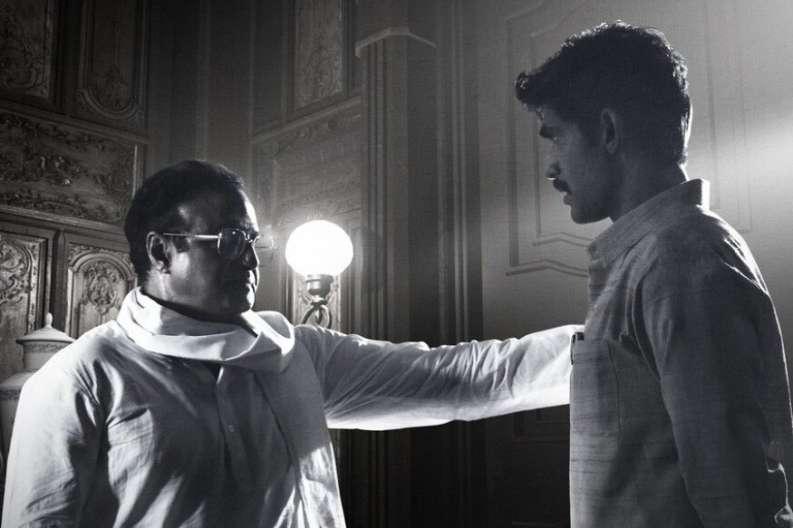 Chandrababu Naidu Is going to be key for Ntr Mahanayakudu.. ఎన్టీఆర్ బయోపిక్ అనగానే ప్రేక్షకుల్లో ఎక్కడ లేని ఆసక్తి మొదలైంది. అసలెలా ఉండబోతుందో.. పెద్దాయన జీవితాన్ని ఎలా చూపిస్తారు.. అసలు నిజాలు చూపిస్తారా లేదంటే ఏదో పైపైనే టచ్ చేసి వదిలేస్తారా..? ఇలా ఎన్నో అనుమానాలు అభిమానుల మదిలో ఉన్నాయి. అసలు ఎక్కడా ఎవర్ని నెగిటివ్ షేడ్ లేకుండా ఉన్న నిజాన్ని చూపించే ప్రయత్నం చేస్తున్నారు. ntr kathanayakudu,ntr mahanayakudu,ntr kathanayakudu poster,ntr biopic,ntr biopic release date,ntr biopic movie,ntr biopic rana,ntr biopic balakrishna,Ntr biopic,ఎన్టీఆర్ బయోపిక్,ఎన్టీఆర్ బయోపిక్ క్లైమాక్స్,ఎన్టీఆర్ బయోపిక్ బాలయ్య,ఎన్టీఆర్ బయోపిక్ రానా,ఎన్టీఆర్ బయోపిక్ చంద్రబాబునాయుడు,ఎన్టీఆర్ బయోపిక్ కథానాయకుడు,ఎన్టీఆర్ బయోపిక్ మహానాయకుడు,తెలుగు సినిమా