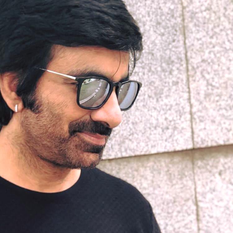 Balakrishna Nandamuri once againg targeting Ravi Teja at Box Office by his movie Ruler and it will release on Dec 20 pk చూస్తుంటే ఇదే అనిపిస్తుంది మరి. లేకపోతే మరేంటి..? రవితేజ సినిమా ఎప్పుడొస్తే తన సినిమాను కూడా అప్పుడే తీసుకొస్తున్నాడు నందమూరి బాలకృష్ణ. ఈ ఇద్దరి మధ్య ఏదో గొడవ జరిగిందని పదేళ్ల కింద.. ravi teja,ravi teja twitter,balakrishna twitter,balakrishna ruler movie,ravi teja disco raja movie,ravi teja vs balakrishna,balakrishna vs ravi teja,balakrishna,why did balakrishna beat ravi teja ?,clash between balakrishna and ravi teja,ravi teja movies,war between ravi teja and balakrishna,nandamuri balakrishna,balakrishna movies,balakrishna vs raviteja,balakrishna slaps raviteja,sai tej prathi roju pandage movie,ravi teja new movie,ravi teja and balakrishna fought for meera jasmine,mass maharaja ravi teja,telugu cinema,రవితేజ,బాలకృష్ణ,బాలయ్య రవితేజ వార్,రవితేజను కొట్టిన బాలకృష్ణ,సాయి ధరమ్ తేజ్ ప్రతిరోజూ పండగే