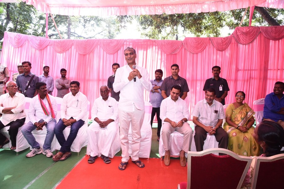  సమావేశంలో మాట్లాడుతున్న హరీశ్ రావు