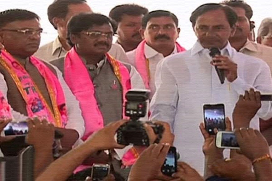 కేసీఆర్తో వివేక్ సోదరులు (ఫైల్)