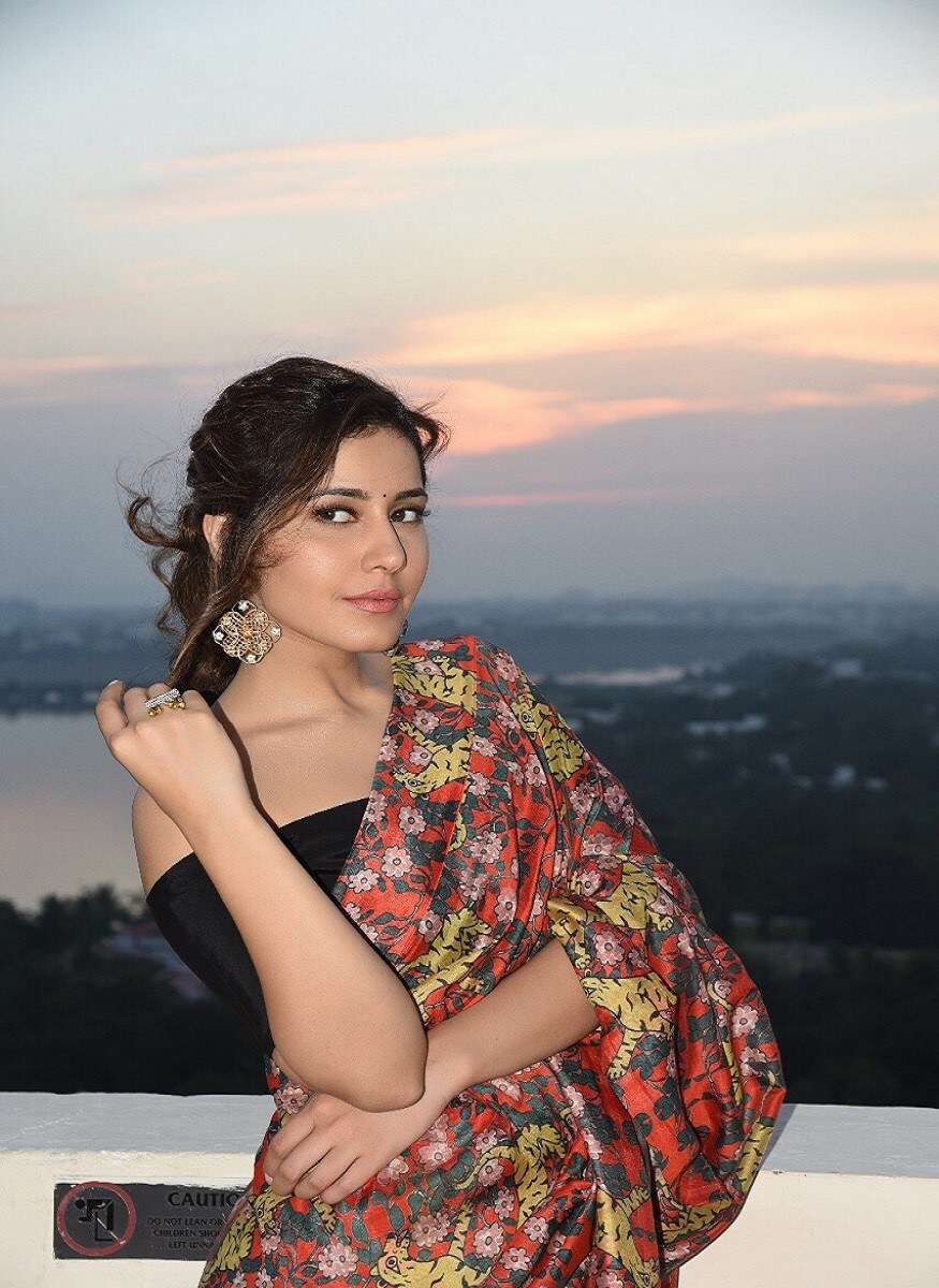 రాశిఖన్నా ఫోటో గ్యాలరీ