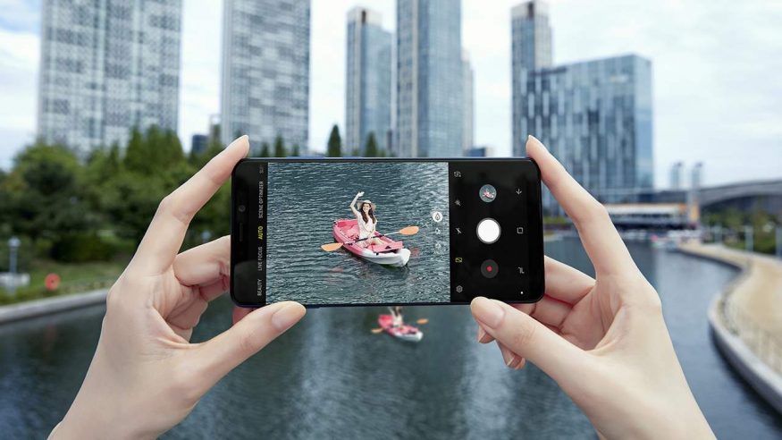 నాలుగు కెమెరాలతో సాంసంగ్ గెలాక్సీ ఏ9, Samsung Galaxy A9 Launched: Becomes First Phone With Four Cameras