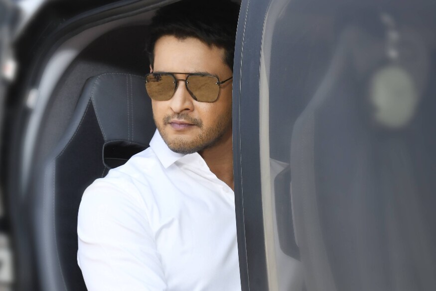 Mahesh Babu gave it back to GST Officers and They praised Super Star pk.. అదేంటి.. మహేష్ బాబును ఎవరు తిడతారు అనుకుంటున్నారా..? ఈ మధ్య కాలంలో మహేష్ బాబు ఎక్కువగా వివాదాలకు కేంద్రబిందువుగా మారుతున్నాడు. ఈయన తనకు తెలియంకుడానే మీడియాకు టార్గెట్ అవుతున్నాడు. ఇప్పుడు కూడా ఇదే జరిగింది. AMB సినిమాస్ విషయంలో థియేటర్ జిఎస్టీ నిబంధనలను ఉల్లఘించిందని అధికారులు ఆరోపించారు. Mahesh babu,Mahesh babu amb cinemas,Mahesh babu amb cinemas gst,Mahesh babu amb cinemas asian sunil clarity,Mahesh babu amb cinemas gst ticket prices,Mahesh babu amb cinemas It Officials,Mahesh babu GST Officials notice,GST Officials Notice to mahesh babu,Mahesh babu amb cinemas income tax,Tollywood News, Telugu cinema, మహేష్ బాబు,మహేష్ బాబు ఏషియన్ సునీల్ క్లారిటీ, మహేష్ బాబు ఐటీ నోటీసులు, మహేష్ బాబుకు జీఎస్టీ అధికారుల నోటీసులు, మహేష్ బాబు ఐటీ షాక్, మహేష్కు షాక్ ఇచ్చిన ఐటీ అధికారులు