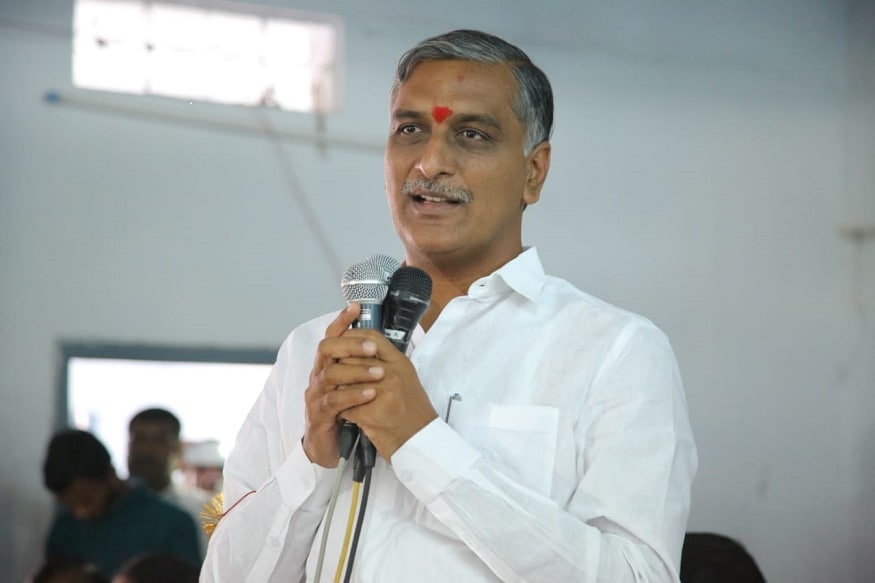 Harish rao skip campaign… Defeat for TRS after assembly elections ఎన్నికల తరువాత టీఆర్ఎస్‌కు తొలి ఓటమి... పట్టించుకోని హరీష్‌రావు సంగారెడ్డి జిల్లాలోని ఎంఆర్ఎఫ్ కంపెనీకి సంబంధించిన కార్మిక సంఘం ఎన్నికల్లో టీఆర్ఎస్ అనుబంధ సంస్థ టిఎంఎస్ ఓటమి పాలవ్వడం చర్చనీయాంశంగా మారింది. టీఆర్ఎస్ ముఖ్యనేత హరీష్ రావు ఈ ఎన్నికలపై పెద్దగా ఫోకస్ చేయకపోవడం వల్లే ఇక్కడ టిఎంస్ ఓడిపోయిందనే వాదనలు వినిపిస్తున్నాయి.