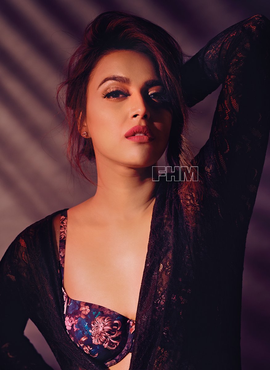 స్వరభాస్కర్ హాట్ ఫోటోస్ (Source: FHM Instagram)