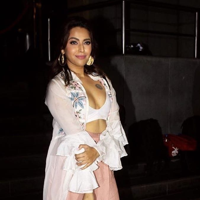 స్వరభాస్కర్ హాట్ ఫోటోస్ (Source: FHM Instagram)