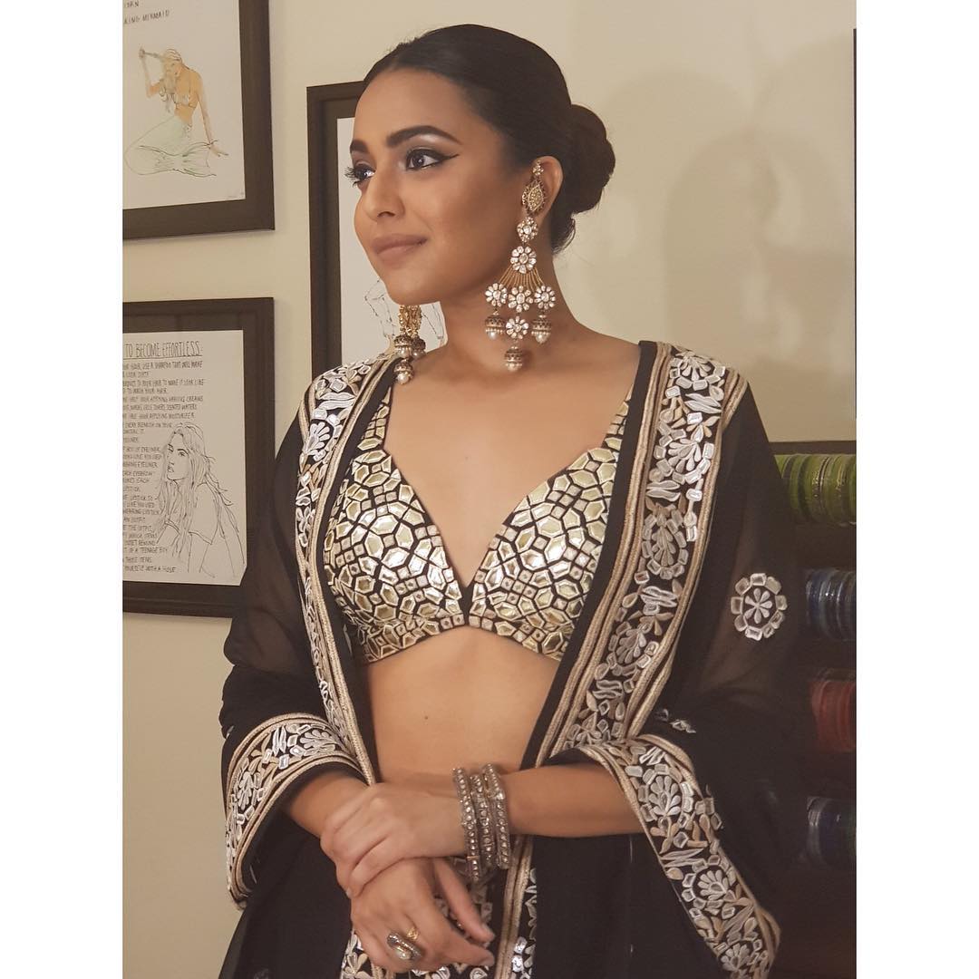 స్వరభాస్కర్ హాట్ ఫోటోస్ (Source: FHM Instagram)