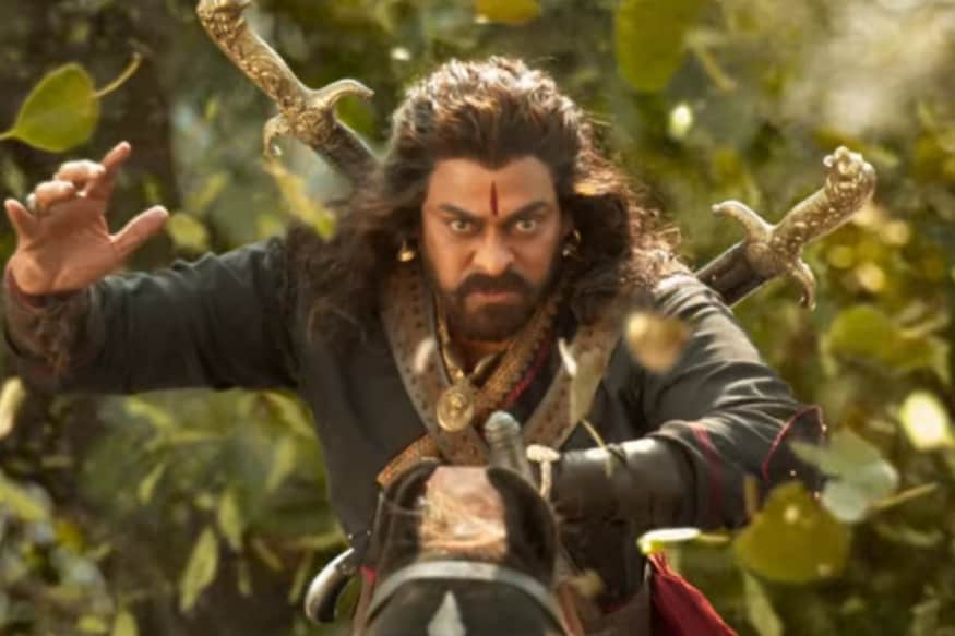 Chiranjeevi Underwater Action Sequence for Sye Raa Narasimha Reddy.. ‘సైరా నరసింహారెడ్డి’ సినిమా కోసం చిరంజీవి నిత్యం ఫిట్‌నెస్ కోసం చెమటోడుస్తున్నాడు. తన వయసును కూడా పట్టించుకోకుండా ఒళ్ళొంచుతున్నాడు. ఈయన కష్టం చూసి టీం కూడా షాక్ అవుతున్నారు. ఇక ఇప్పుడు మరో సాహసం చేస్తున్నాడు మెగాస్టార్. సైరాలో అండర్‌ వాటర్‌ వార్‌ సీన్స్ కూడా ఉన్నాయి. ఈ సీక్వెన్స్ కోసం హాలీవుడ్‌ నుంచి ప్రత్యేకంగా వచ్చిన టీం గైడెన్స్‌లోనే ట్రైనింగ్ తీసుకుంటున్నాడు చిరు. sye raa narasimha reddy cast,chiranjeevi sye raa narasimha reddy cast,megastar sye raa,sye raa narasimha reddy action sequences,sye raa narasimha reddy underwater action sequences,megastar chiranjeevi,georgia,syeraa narasimhareddy, shooting,schedule,surender reddy,nayanatara,tamannah bhatia,amitabh bachchan,telugu cinema,చిరంజీవి,మెగాస్టార్ చిరంజీవి,చిరంజీవి సైరా నరసింహారెడ్డి యాక్షన్ సీక్వెన్స్,సైరా నరసింహారెడ్డి అండర్ వాటర్ యాక్షన్ సీక్వెన్స్,సైరా నరసింహారెడ్డి,తమన్నా,నయనతార, విజ‌య్ సేతుప‌తి, అమితాబ్ బ‌చ్చ‌న్,తెలుగు సినిమా,జార్జియా షెడ్యూల్, టాలీవుడ్ న్యూస్
