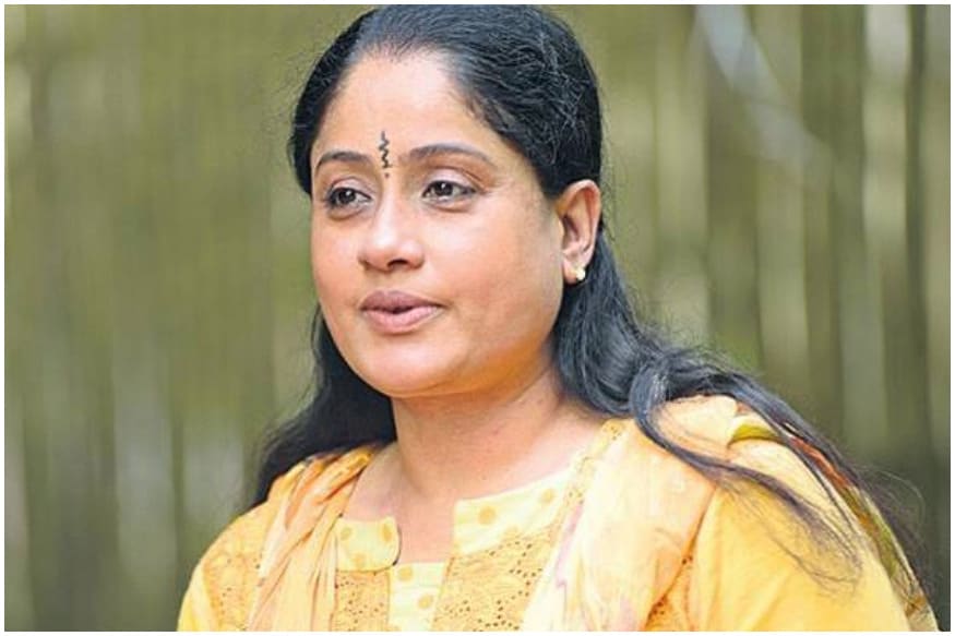 Huge Remuneration for Lady Super Star Vijayashanthi in Mahesh Babu Sarileru Neekevvaru movie pk.. ఒకటి రెండు కాదు.. 13 ఏళ్ల తర్వాత మళ్లీ సినిమాల్లోకి వస్తుంది విజయశాంతి. ఆమెను సినిమాల్లో నటింపజేయాలని చాలా మంది దర్శకులు ప్రయత్నించారు కానీ ఎవరి వల్లా కాలేదు. చివరికి అనిల్ రావిపూడి అది సాధించాడు. vijayashanti,vijayashanthi twitter,vijayashanti twitter,vijayashanti movies,vijayashanti remuneration,vijayashanti huge remuneration,vijayashanti mahesh babu movie,vijayashanti anil ravipudi sarileru neekevvaru,vijayashanti,vijayashanthi twitter,vijayashanti twitter,vijayashanti movies,vijayashanti remuneration,vijayashanti huge remuneration,vijayashanti mahesh babu movie,vijayashanti anil ravipudi sarileru neekevvaru,vijayashanti re entry,vijayashanti mahesh babu,vijayashanti mahesh babu anil ravipudi,mahesh babu anil ravipudi movie,mahesh babu anil ravipudi rashmika mandanna,telugu cinema,విజయశాంతి,విజయశాంతి మహేష్ బాబు,విజయశాంతి మహేష్ బాబు అనిల్ రావిపూడి,విజయశాంతి ట్విట్టర్,విజయశాంతి సినిమాలు,విజయశాంతి రీ ఎంట్రీ