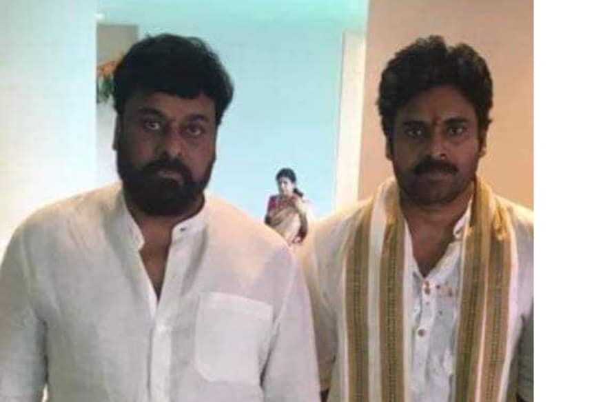 Chiranjeevi resigning to congress.. Megastar hurt with Congress-TDP alliance.. ఎన్నికలు సమీపిస్తున్న వేళ ఒక్కో రాజకీయ పార్టీలో ముసలంతో పాటు వేడి కూడా రాజుకుంటుంది. ఇప్పుడు ఈ వేడి కాంగ్రెస్ పార్టీని తాకింది. ఆ పార్టీ తెలుగుదేశంతో పొత్తు పెట్టుకోవడం నచ్చట్లేదని కొందరు సీనియర్ నాయకులే విమర్శిస్తున్నారు. ఇప్పుడు చిరంజీవి సైతం ఇదే నిరాశలో ఉన్నాడని తెలుస్తుంది. ఈయన ఇప్పుడు పూర్తిగా కాంగ్రెస్ పార్టీకి దూరం అవుతున్నాడు. పార్టీకి రాజీనామా చేయాలని ఆలోచిస్తున్నట్లు కూడా వార్తలు వినిపిస్తున్నాయి. chiranjeevi resigning congress,chiranjeevi congress,chiranjeevi politics,pawan kalyan chiranjeevi,political pawan kalyan,syeaa narasimha reddy,prajarajyam janasena,చిరంజీవి,చిరంజీవి కాంగ్రెస్ రాజీనామా,టిడిపి కాంగ్రెస్,చిరంజీవి పవన్ కళ్యాణ్,చిరంజీవి రాజకీయాలు,జనసేన వైపు చిరంజీవి,చిరంజీవి ప్రజారాజ్యం,చిరంజీవి సైరా నరసింహారెడ్డి