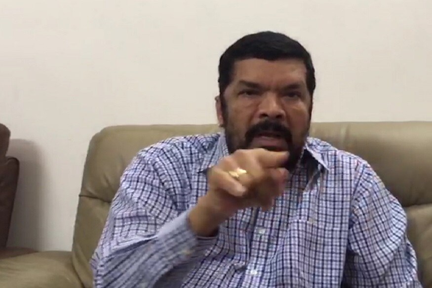 Posani krishna murali Sensational comments On AP Cm chandrababu naidu Due To ec Stop to His New Film,Posani krishna murali | అందరి కంటే ముందు నుంచి కూడా జగన్ దగ్గరే ఉన్నాడు దర్శక నిర్మాత, నటుడు పోసాని కృష్ణమురళి. నటుడిగా బిజీ అయిన తర్వాత దర్శకత్వానికి దూరంగా ఉన్న పోసాని కృష్ణమురళి..తాజాగా ‘ముఖ్యమంత్రి గారు..మీరు మాట ఇచ్చారు’ అనే పొలిటికల్ సినిమా తెరకెక్కించాడు.ఇక ఈ సినిమా విడుదలను నిలుపుదల చేయాలంటూ రాష్ట్ర ఎన్నికల సంఘం నుండి పోసాని కృష్ణ మురళికి ఒక లేఖ వచ్చింది.Posani Krishna murali,elections 2019,posani,posanimkrishna murali,posanimkrishna murali ysr,posanimkrishna murali ys jagan,Posanimkrishna murali Ap cm Chandrababu naidu,posanimkrishna murali movies,posanimkrishna murali new movie mukhyamanthri garu meeru mata icharu,posanimkrishna murali political movies,posanimkrishna murali director,telugu cinema,posanimkrishna murali ysrcp,పోసాని కృష్ణమురళి,పోసాని కృష్ణమురళి సినిమాలు,పోసాని కృష్ణమురళి జగన్మోహన్ రెడ్డి,పోసాని కృష్ణ మురళి ఏపీ సీఎం చంద్రబాబు నాయుడు,పోసాని కృష్ణ మురళి ముఖ్యమంత్రి గారు మీరు మాట ఇచ్చారు ఏపీ సీఎం కృష్ణమురళి వైఎస్ఆర్,పోసాని కృష్ణమురళి తెలుగు సినిమా,పోసాని కృష్ణమురళి దర్శకుడు,పోసాని కృష్ణమురళి పొలిటికల్ సినిమా,పోసాని కృష్ణమురళి ఎలక్షన్స్ 2019,తెలుగు సినిమా,పోసాని కృష్ణమురళి చంద్రబాబు నాయుడు