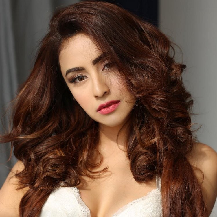 ముస్కాన్ సేథి ట్విట్టర్ ఫోటోస్