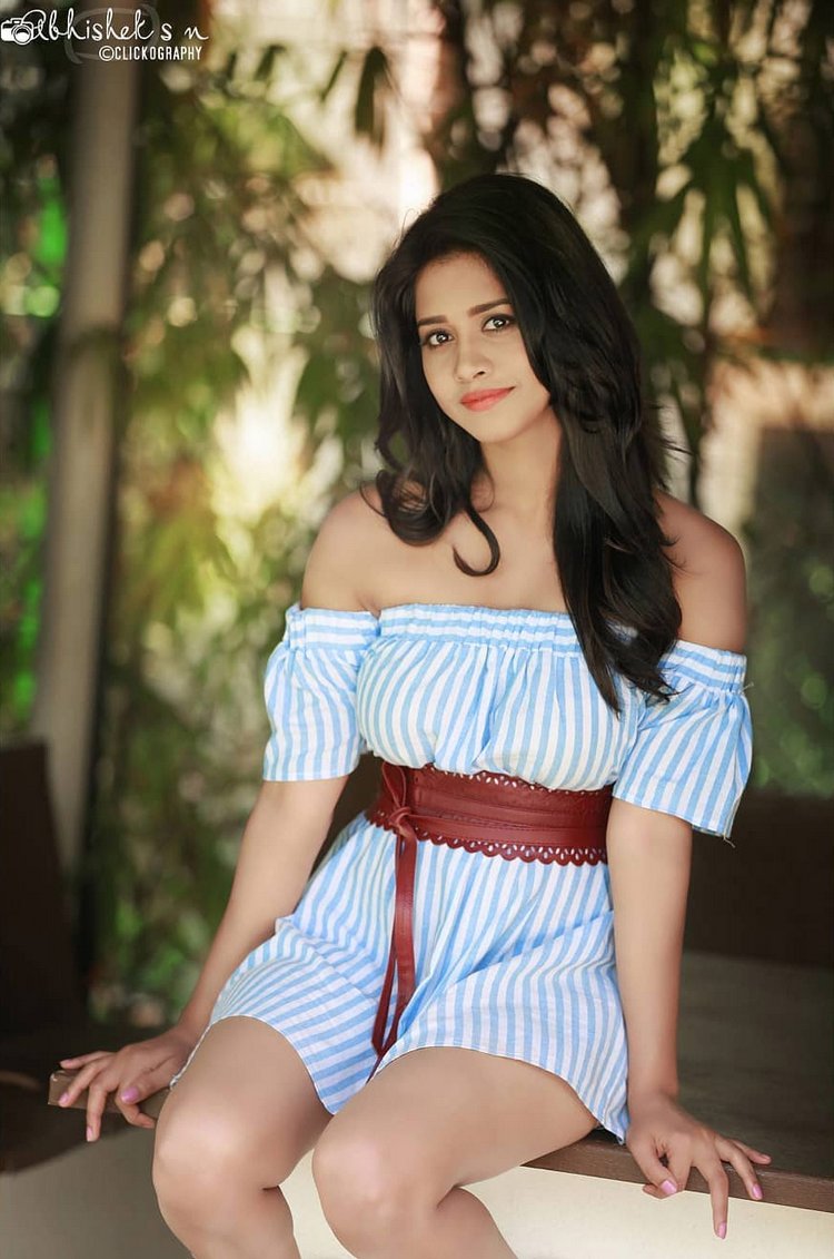 నభా నటేష్ హాట్ ఫోటోషూట్
