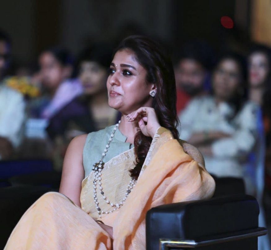 ‘ది గ్లామర్ క్వీన్ ఆఫ్ తమిళ్ సినిమా’గా ప్రశంసలు అందుకుంది నయనతార.