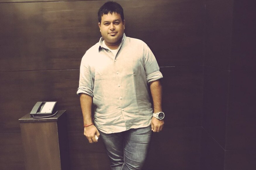 SS Thaman Completed 100 movies with Aravinda Sametha Veera Raghava.. ఎప్పుడు వచ్చామన్నది కాదన్నయ్యా.. 100 సినిమాలు పూర్తయ్యాయా లేదా అనేది కావాలి. ఇప్పుడు థమన్ను చూస్తుంటే పోకిరి సినిమాలోని ఈ డైలాగ్ కాస్త మార్చి చెప్పాలనిపిస్తుంది. పదేళ్లు కూడా కాలేదు అప్పుడే 100 సినిమాల మైలురాయి అందుకున్నాడు థమన్. ఆయన కంటే ముందు వచ్చిన దేవీ శ్రీ ప్రసాద్ ఇంకా 80 ల్లోనే ఉంటే ఈయన మాత్రం అప్పుడే సెంచరీ కొట్టేసాడు. అసలు పడినా లేచినా థమన్ 100 సినిమాల ప్రయాణం మాత్రం అద్భుతమే. థమన్,థమన్ 100 సినిమాలు,పదేళ్లలో 100 సినిమాలు చేసిన థమన్, 100 సినిమాలు పూర్తి చేసిన థమన్,అరవింద సమేతతో థమన్ 100 సినిమాలు,థమన్ 100వ సినిమా అరవింద సమేత,కిక్,ఎస్ఎస్ థమన్,ss thaman,thaman 100 movies completed,thaman 100th movie aravinda sametha,ntr,trivikram,thaman 100 movies in 10 years,kick