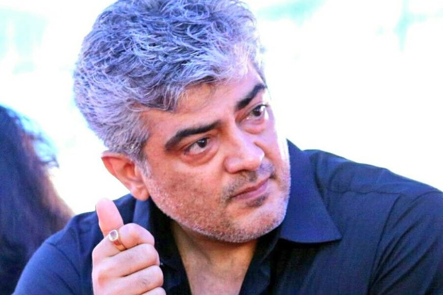 Shocking.. Can you guess which cell phone divece using by Tamil Super Star Ajith wife Shalini Ajith pk.. అజిత్ కుమార్.. ప్రత్యేకంగా పరిచయం అవసరం లేని పేరు. తెలుగులో కూడా ఈయనకు అభిమానులున్నారు. కాకపోతే సినిమాలే విజయం సాధించవంతే. కానీ వ్యక్తిగా అజిత్ ను అభిమానించే వాళ్లు మన దగ్గర కూడా చాలా మందే ఉన్నారు. ajith shalini,shalini ajith phone model,shalini ajith hot photos,shalini mobile phone,shalini nokia basic mobile model phone,shalini ajith nokia phone,shalini ajith cell phone,ajith twitter,tamil cinema,అజిత్,షాలిని అజిత్,షాలిని అజిత్ మొబైల్ ఫోన్,షాలిని అజిత్ సెల్ ఫోన్,షాలిని అజిత్ కుమార్,షాలిని అజిత్ కుమార్,తమిళ్ సినిమా