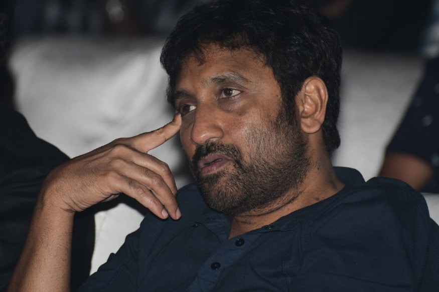 Boayapati Srinu returns advance to Mythri Movie Makers because of Vinaya Vidheya Rama Flop pk.. ఒక్క ఫ్లాప్తో ఇప్పుడు బోయపాటి శ్రీను జాతకం తిరగబడిపోయింది. ఇప్పుడు ఈయన ఏం చేసినా కూడా కలిసిరావడం లేదు. బాలయ్యతో సినిమా అనుకున్న దానికంటే ఆలస్యం అయిపోయింది. ఇక ఇప్పుడు మైత్రి మూవీ మేకర్స్ నుంచి తీసుకున్న అడ్వాన్స్ కూడా తిరిగిచ్చేసాడని తెలుస్తుంది. boayapati srinu out from chiranjeevi movie,boyapati srinu vinaya vidheya rama,vinaya vidheya rama collections,boaypati srinu mythri movie makers,boaypati srinu balakrishna movie,boaypati srinu returns advande to mythri movie makers,boaypati srinu flops,srinu vaitla flops,srinu vaitla upcoming movies,vv vinayak disasters,vv vinayak flops,telugu cinema,బోయపాటి శ్రీను డిజాస్టర్,బోయపాటి శ్రీను చేజారిన చిరంజీవి సినిమా,వినయ విధేయ రామ కలెక్షన్స్,వినయ విధేయ రామ బోయపాటి శ్రీను,వినాయక్ ఫ్లాప్స్,శ్రీనువైట్ల డిజాస్టర్స్,తెలుగు సినిమా,ఫ్లాపుల్లో అగ్ర దర్శకులు