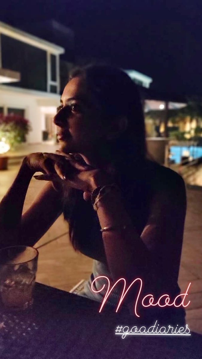 Rakul Preet Singh Hot Photos goes viral.. కొంచె చూపులతో చంపేస్తుంది రకుల్ ప్రీత్ సింగ్. ప్రాణాలు తీస్తుంది ఈ ముద్దుగుమ్మ. ఓ వైపు సినిమాలు.. మరోవైపు హాట్ ఫోటోషూట్లతో క్షణం తీరిక లేకుండా గడిపేస్తుంది రకుల్ ప్రీత్ సింగ్. ఇప్పుడు కూడా మరింత సన్నబడి చిన్న నిక్కరులో అందాలన్నీ వడ్డనకు పెట్టింది రకుల్. అయినా కెమెరా కంటికి మాత్రం ఏం పని ఉంటుంది చెప్పండి.. ఎక్కడ అందాలు కనబడితే అక్కడ తన కన్ను కొట్టేస్తుంటుంది కెమెరా. ఇప్పుడు రకుల్ విషయంలోనూ ఇదే జరిగింది. ఈ భామ ఇప్పుడు మరోసారి అందాలతో సెగ రేపింది. క్లీవేజ్ షోతో మతులు చెడగొట్టేసింది ఈ ముద్దుగుమ్మ. కొంటెగా అలా చూస్తుంటే అమ్మాయిగారి చూపుల్లో పడి చాలా మంది కుర్రాళ్ల ప్రాణాలు గిలగిలలాడుతున్నాయి. అంత మత్తుగా చూస్తూ మతులు చెడగొట్టింది రకుల్. ప్రస్తుతం వరస సినిమాలతో బిజీగా ఉన్న రకుల్.. మధ్యలో ఇలా హాట్ అందాలతో కూడా ఉనికి చాటుకుంటుంది. తెలుగులో "ఎన్టీఆర్" బయోపిక్.. "వెంకీ మామా" సినిమాలతో బిజీగా ఉన్న రకుల్.. తమిళనాట సూర్య "ఎన్జికే".. కార్తి "దేవ్" సినిమాలు చేస్తుంది రకుల్. ఇక హిందీలో అజయ్ దేవ్గన్ సినిమాలో నటిస్తుంది. Rakul Preet Singh Hot Photos,rakul hot,rakul preet hot,telugu actress rakul hot,rakul suriya,rakul karthi,rakul hot photoshoot,రకుల్ ప్రీత్ సింగ్ హాట్,రకుల్ ప్రీత్ హాట్.రకుల్ హాట్ ఫోటోస్,రకుల్ క్లీవేజ్ షో,రకుల్ సూర్య,రకుల్ కార్తి దేవ్,రకుల్ హాట్ ఫోటోషూట్