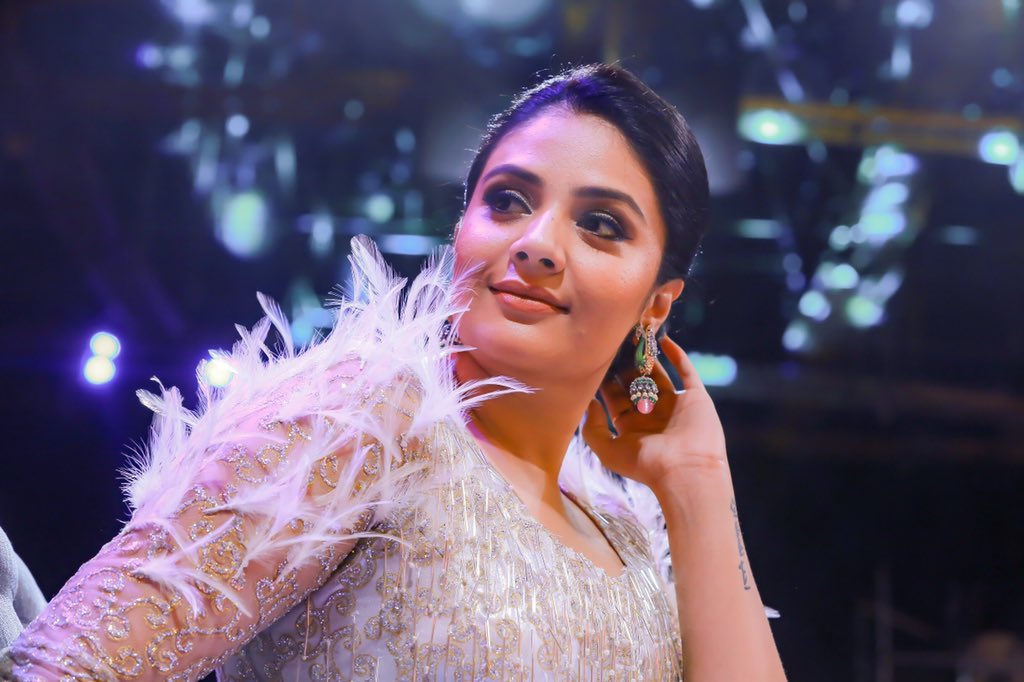 యాంకర్ శ్రీముఖి ఫోటోస్