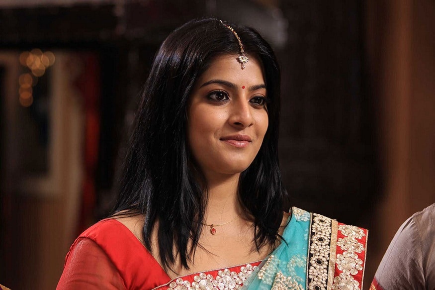 Varalakshmi Sarathkumar Sensational Comments on Pollachi Sexual Assault Case and Tamil Heroes pk.. సౌత్ ఇండియాను ప్రస్తుతం షేక్ చేస్తున్న కేస్ పొల్లాచ్చి సెక్స్ రాకెట్. ఈ ఇష్యూలో చాలా మంది పెద్ద తలకాయలు ఉన్నాయంటూ ఇప్పటికే చాలా వార్తలు వస్తున్నాయి. ఈ తరుణంలో వరలక్ష్మీ శరత్ కుమార్ దీనిపై సంచలన వ్యాఖ్యలు చేసింది. Varalakshmi Sarathkumar,Varalakshmi Sarathkumar twitter,Varalakshmi Sarathkumar instagram,Varalakshmi Sarathkumar hot photos,Varalakshmi Sarathkumar Pollachi Sexual Assault Case,Pollachi Sexual Assault Case,pollachi sexual assault case video,pollachi video viral original,Varalakshmi Sarathkumar tamil heroes,Varalakshmi Sarathkumar comments on pollachi sexual assault case,వరలక్ష్మి శరత్ కుమార్,వరలక్ష్మి శరత్ కుమార్ హాట్,వరలక్ష్మి శరత్ కుమార్ పొల్లాచ్చి సెక్స్ రాకెట్,వరలక్ష్మి శరత్ కుమార్ తమిళ్ హీరోలపై సంచలన వ్యాఖ్యలు,వరలక్ష్మి శరత్ కుమార్ రాజకీయాలు,వరలక్ష్మి శరత్ కుమార్ రాజకీయాలు