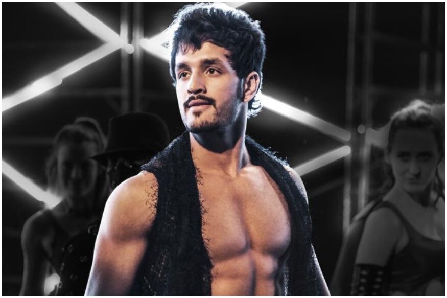 Akhil Mr Majnu Second teaser Released.. Full of Romance.. ‘హలో’ సినిమా తర్వాత ఏడాదికి పైగా గ్యాప్ తీసుకుని వస్తున్నాడు అఖిల్. ఇప్పుడు ఈయన నటిస్తున్న ’మిస్టర్ మజ్ను’ సినిమా టీజర్ విడుదలైంది. అక్కినేని కుటుంబం అంటేనే కేరాఫ్ రొమాన్స్. తాతల కాలం నుంచి దేవుడు వాళ్లకు ఇచ్చిన వరం ఇది. తొలి సినిమా "అఖిల్"తో కాస్త మాస్ గా ట్రై చేసి దెబ్బ తిన్న అక్కినేని వారసుడు.. రెండో సినిమా నుంచి పూర్తిగా దారి మార్చుకున్నాడు. mr majnu second teaser released,akhil mr majnu teaser,akhil mr majnu second teaser,akhil mr majnu movie,mr majnu teaser released,akhil mr majnu release date,venky atluri akhil,akhil play boy,akhil nidhi agarwal,telugu cinema,అఖిల్ మిస్టర్ మజ్ను,మిస్టర్ మజ్ను టీజర్,మిస్టర్ మజ్ను టీజర్ విడుదల,అఖిల్ నిధి అగర్వాల్,ప్లే బాయ్గా అఖిల్,వెంకీ అట్లూరి అఖిల్ అక్కినేని,మిస్టర్ మజ్ను టీజర్ రొమాన్స్,తెలుగు సినిమా