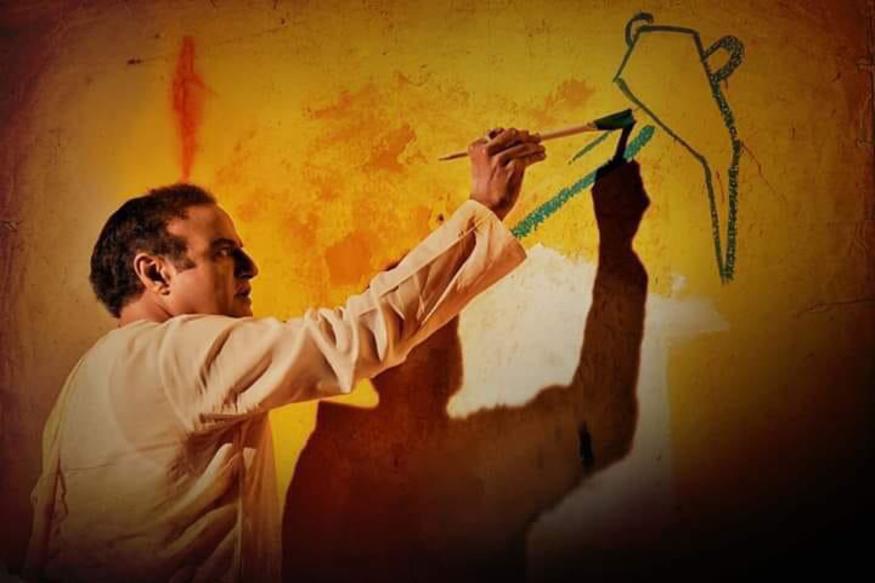 Huge Digital Rights for NTR Kathanayakudu and Mahanayakudu.. ఒకప్పుడు రైట్స్ అంటే సినిమాకు ప్రోత్సాహకంగా ఉండేవి. పది రూపాయలు పెట్టినపుడు అందులో ఒక్క రూపాయి రైట్స్ రూపంలో వచ్చేవి. కానీ ఇప్పుడు రోజులు మారిపోయాయి. ఇప్పుడు ఏకంగా రైట్స్ రూపంలోనే సినిమా బడ్జెట్ అంతా వచ్చేస్తుంది. బాలయ్య నిర్మిస్తున్న ఎన్టీఆర్ బయోపిక్ విడుదలకు ముందే సంచలనాలు సృష్టిస్తుంది. ఈ చిత్ర బిజినెస్ చూస్తుంటే ఇప్పుడు కళ్లు బైర్లు గమ్మక మానవు. ntr biopic digital rights,ntr kathanayakudu rights,ntr kathanayakudu digital rights,ntr mahanayakudu rights,ntr biopic record rights,balakrishna ntr biopic digital rights,ntr biopic rights,telugu cinema,ఎన్టీఆర్ కథానాయకుడు,ఎన్టీఆర్ కథానాయకుడు డిజిటల్ రైట్స్,ఎన్టీఆర్ కథానాయకుడు రైట్స్,ఎన్టీఆర్ మహానాయకుడు డిజిటల్ రైట్స్,ఎన్టీఆర్ కథానాయకుడు మహానాయకుడు,బాలకృష్ణ కథానాయకుడు మహానాయకుడు,క్రిష్ ఎన్టీఆర్ బయోపిక్,తెలుగు సినిమా