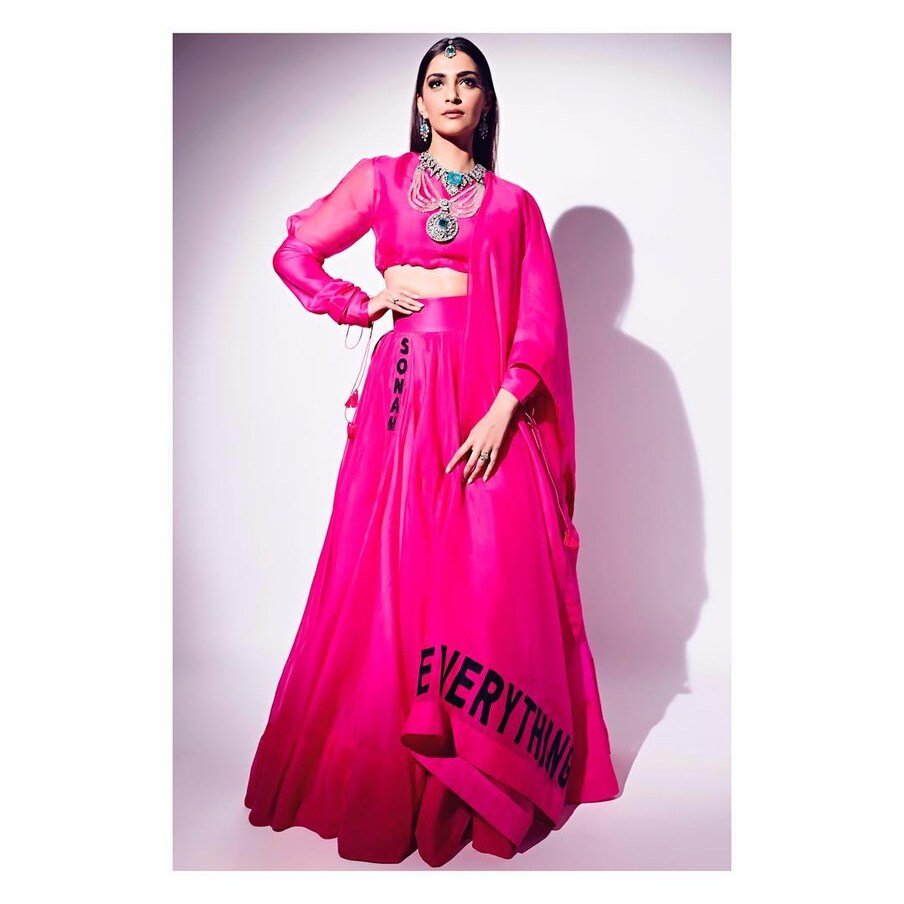  సోనమ్ కపూర్ హాట్ ఫోటోస్ Photo: Instagram/sonamkapoor