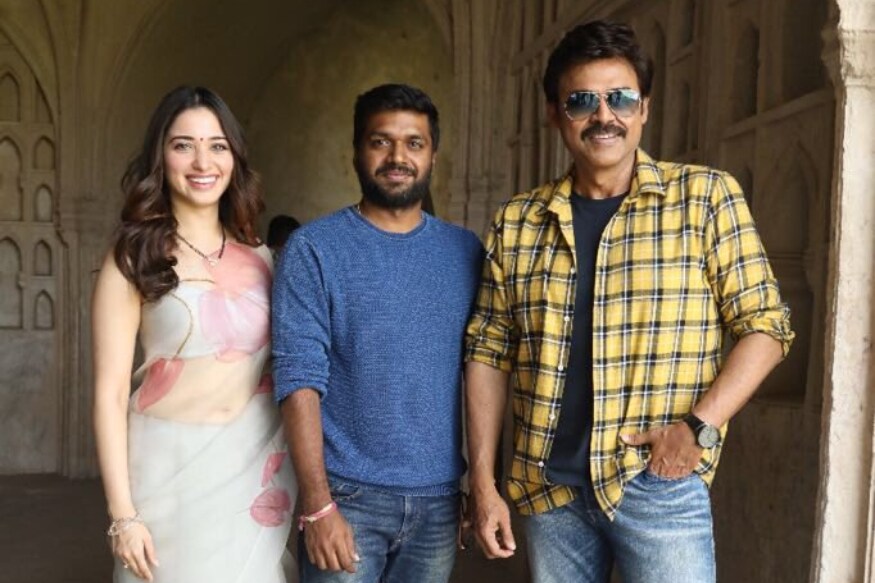Venkatesh, Varun Tej F2 Rechipodam Brother Song Released.. "ఎఫ్2" సినిమాపై అంచనాలు రోజురోజుకీ పెరిగిపోతున్నాయి. ఒక్కో పోస్టర్.. సాంగ్.. టీజర్ విడుదల అవుతుంటే ఆసక్తి కూడా పెరిగిపోతుంది. ఇక ఇప్పుడు రెచ్చిపోదాం బ్రదర్ అంటూ పాట విడుదల చేసారు దర్శక నిర్మాతలు. ఇది చూసిన తర్వాత సినిమాలో సందడి ఏ స్థాయిలో ఉండబోతుందో కళ్లముందే కనిపిస్తుంది. వెంకటేష్, వరుణ్ తేజ్ ఇద్దరూ కలిసి రచ్చ చేసారు. f2 movie,fun and frustration movie,f2 twitter,venkatesh varun tej,F2 Rechipodam Brother Song Released,F2 Rechipodam Brother,Rechipodam Brother song,devi sri prasad f2,telugu cinema,ఎఫ్2 సినిమా,ఎఫ్2 రెచ్చిపోదాం బ్రదర్ సాంగ్,దేవీ శ్రీ ప్రసాద్ రెచ్చిపోదాం బ్రదర్,వెంకటేష్ వరుణ్ తేజ్ ఎఫ్2,తెలుగు సినిమా,ఎఫ్2 ఆడియో సాంగ్,ఫన్ అండ్ ఫ్రస్టేషన్ సినిమా,తెలుగు మూవీస్