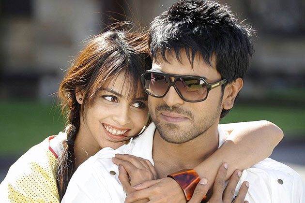 Bommarillu beauty Genelia D'souza Planning for her Re entry.. జెనీలియా.. ప్రత్యేకంగా పరిచయం అవసరం లేని పేరు. తెలుగుతో పాటు హిందీ, తమిళ్లోనూ సినిమాలు చేసింది ఈ ముద్దుగుమ్మ. "బొమ్మరిల్లు"లో హహ హాసిని అంటూ జెన్నీ చేసిన రచ్చ ఇప్పటికీ మరిచిపోలేరు. ఆ తర్వాత రితేష్ దేశ్ముఖ్ను పెళ్లి చేసుకుని వెళ్లిపోయింది. పెళ్ళి తర్వాత సినిమాలకు పూర్తిగా దూరమైంది ఈ ముద్దుగుమ్మ. మళ్లీ ఇన్నేళ్లకు ఈ భామ మనసు సినిమాల వైపు వస్తుంది. Genelia D'souza,Genelia D'souza telugu news,Genelia D'souza news,genelia d'souza movies,genelia d'souza re entry,genelia d'souza telugu cinema,జెనిలియా తెలుగు సినిమా,జెనిలియా డిసౌజా తెలుగు న్యూస్,జెనిలియా డిసౌజా రీ ఎంట్రీ,జెనిలియా డిసౌజా బొమ్మరిల్లు,తెలుగు సినిమా,రితేష్ దేశ్ముఖ్ జెనిలియా