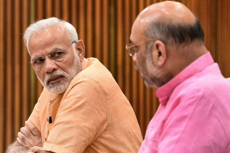 BJP searching for new party to join NDA, implementing new plan కొత్త మిత్రులు కావలెను...బీజేపీ నయా ప్లాన్ వచ్చే ఎన్నికల్లో కేంద్రంలో బీజేపీకి పూర్తి స్థాయి మెజార్టీ వచ్చే అవకాశం లేదని వార్తలు వస్తున్న నేపథ్యంలో... ముందు జాగ్రత్త చర్యల్లో భాగంగా కొత్త మిత్రులను అన్వేషించే ప్రయత్నాలను కమలనాథులు ముమ్మరం చేశారు. మరీ ముఖ్యంగా ఐదు రాష్ట్రాల్లో ప్రతికూల ఫలితాల తరువాత మిత్రపక్షాల పట్ల బీజేపీ వ్యవహరించే తీరులో మార్పు కనిపిస్తోంది.