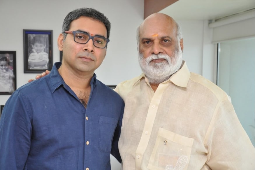 KS Prakash Rao to Play K Raghavendra rao Role in NTR Biopic.. ఓ బ‌యోపిక్ చేస్తున్న‌పుడు అందులోని లెజెండ‌రీ పాత్ర‌ల‌ను మ‌ళ్లీ రీ ప్లేస్ చేయ‌డం అనేది చిన్న విష‌యం కాదు. చిన్న తేడా వ‌చ్చినా కూడా చివాట్లు త‌ప్ప‌వు. ఇప్పుడు ఎన్టీఆర్ బ‌యోపిక్ విష‌యంలో చాలా జాగ్ర‌త్త‌గా ఉన్నాడు క్రిష్. ఈ ద‌ర్శ‌కుడు చాలా తెలివిగా త‌న సినిమా క్యాస్టింగ్‌ను తీసుకుంటున్నాడు. వారసులతో ఎమోషనల్ బ్లాక్‌మెయిల్ చేస్తున్నాడు. krish,ntr biopic,k raghavendra rao ks prakash,balakrishna ntr,harikrishna kalyan ram,telugu cinema,క్రిష్, ఎన్టీఆర్ బయోపిక్,వారసులే ఎన్టీఆర్ బయోపిక్ బలం,కే రాఘవేంద్రరావ్ పాత్రలో కేఎస్ ప్రకాశ్,తెలుగు సినిమా,క్రిష్ బాలకృష్ణ,తెలుగు సినిమా ఎన్టీఆర్ బయోపిక్