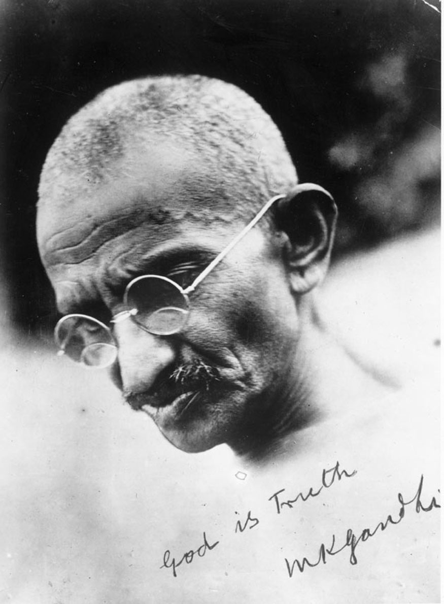 100. 'God is truth' అని తన ఫోటోపై సంతకం చేసిన మహాత్మాగాంధీ. (Image: Getty Images)