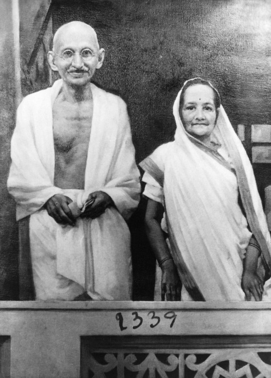 16. తన భార్య కస్తూర్బా గాంధీతో మహాత్మాగాంధీ. (Image: Getty Images)