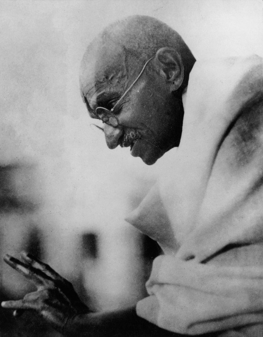 32. సభలో ప్రసంగిస్తున్న మహాత్మాగాంధీ. (Image: Getty Images)