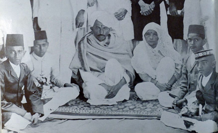 37. అహ్మదాబాద్లో పెళ్లివేడుకలో మహాత్మాగాంధీ, కస్తూర్బా. (Image: Getty Images)