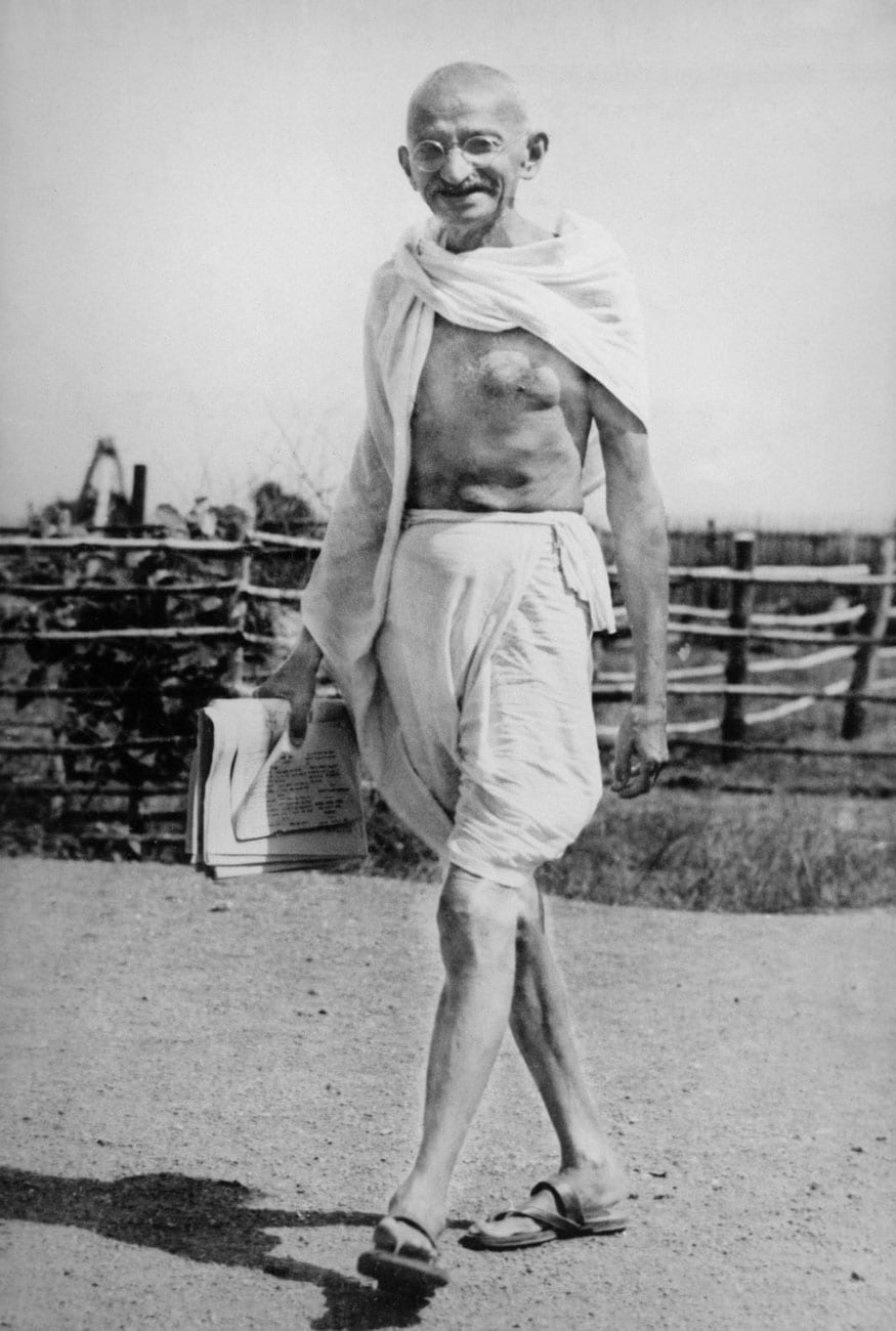 53. సేవాగ్రామ్ ఆశ్రమ్లో మహాత్మాగాంధీ. (Image: Getty Images)