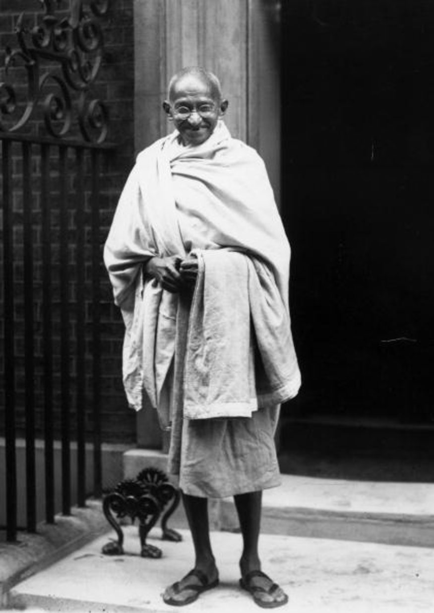 73. భారత రాజ్యాంగ సంస్కరణల కోసం లండన్లో నిర్వహించిన రౌండ్ టేబుల్ సమావేశానికి వెళ్లిన మహాత్మాగాంధీ. (Image: Getty Images)
