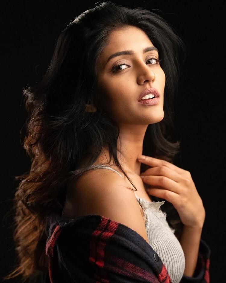 అందాల ఈషా రెబ్బా హాట్ ఫోటోస్ Photo: Twitter
