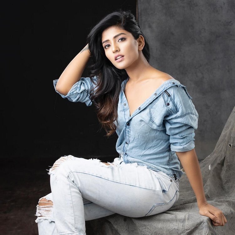 అందాల ఈషా రెబ్బా హాట్ ఫోటోస్ Photo: Twitter