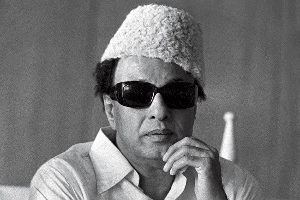  ఎమ్.జి. రామచంద్రన్.. తెలుగు ప్రేక్షకులకు కూడా బాగానే పరిచయం ఉన్న పేరు ఇది. ఇక్కడ మనకు ఎన్టీఆర్‌ ఎలా అయితే అన్నగారో.. అక్కడ తమిళనాట ఎమ్జీఆర్ కూడా అంతే. అన్నాడిఎంకే పార్టీ స్థాపించి ముఖ్యమంత్రిగా సేవలు అందించారు ఈయన. (Twitter/Photo)