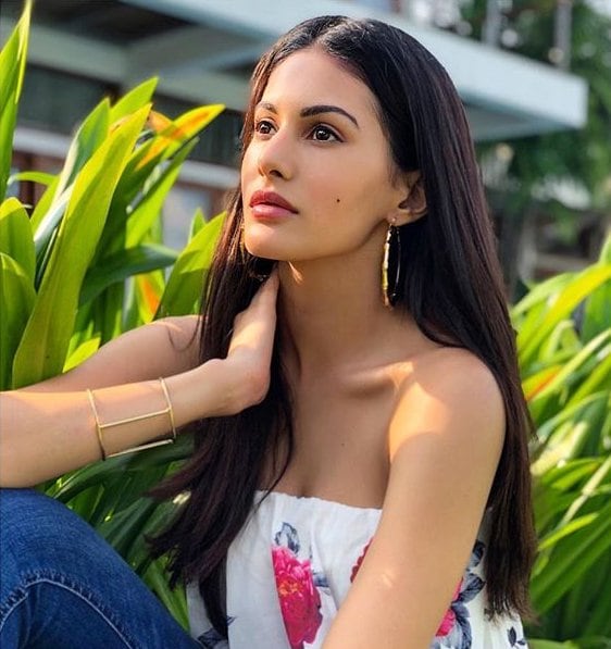 అమైరా దస్తూర్ హాట్ ఫోటోషూట్(Source:Divina Rikhye)