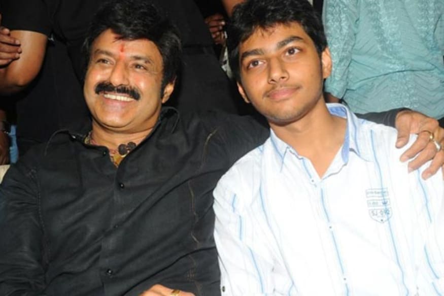 Nandamuri Mokshagna new look goes viral in Social Media and Shocked fans with Slim look pk.. చూస్తున్నారుగా.. నంద‌మూరి మోక్ష‌జ్ఞ కొత్త లుక్ ఇది.. ఇప్పుడు సోష‌ల్ మీడియాలో బాగా వైర‌ల్ అవుతున్న లుక్ ఇది. ఈయ‌న ఎంట్రీ కోసం క‌ళ్లు కాయ‌లు కాచేలా చూస్తున్నారు నంద‌మూరి అభిమానులు. దానికి కార‌ణం కూడా లేక‌పోలేదు. ఈ వంశం నుంచి హీరో వ‌చ్చి ఒక‌టి రెండు కాదు.. 13 ఏళ్ళైపోయింది. mokshagna twitter,mokshagna instagram,mokshagna nandamuri,mokshagna nandamuri new look,nandamuri mokshagna first movie,nandamuri mokshagna new look social media,nandamuri mokshagna director,nandamuri mokshagna first movie director krish,nandamuri mokshagna balakrishna,nandamuri mokshagna directed by krish,ntr biopic krish,kathanayakudu mahanayakudu krish,telugu cinema,క్రిష్ నందమూరి మోక్షజ్ఞ,నందమూరి మోక్షజ్ఞ కొత్త లుక్,మోక్షజ్ఞ ట్విట్టర్,నందమూరి మోక్షజ్ఞ తొలి చిత్ర దర్శకుడు క్రిష్,క్రిష్ చేతుల్లో నందమూరి మోక్షజ్ఞ,నందమూరి మోక్షజ్ఞ బాలకృష్ణ,బాలయ్య నందమూరి మోక్షజ్ఞ,తెలుగు సినిమా,రానే వచ్చాడు రామయ్యా నందమూరి మోక్షజ్ఞ