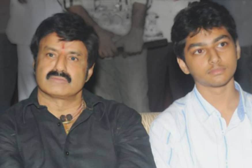 Nandamuri Mokshagna new look goes viral in Social Media and Shocked fans with Slim look pk.. చూస్తున్నారుగా.. నంద‌మూరి మోక్ష‌జ్ఞ కొత్త లుక్ ఇది.. ఇప్పుడు సోష‌ల్ మీడియాలో బాగా వైర‌ల్ అవుతున్న లుక్ ఇది. ఈయ‌న ఎంట్రీ కోసం క‌ళ్లు కాయ‌లు కాచేలా చూస్తున్నారు నంద‌మూరి అభిమానులు. దానికి కార‌ణం కూడా లేక‌పోలేదు. ఈ వంశం నుంచి హీరో వ‌చ్చి ఒక‌టి రెండు కాదు.. 13 ఏళ్ళైపోయింది. mokshagna twitter,mokshagna instagram,mokshagna nandamuri,mokshagna nandamuri new look,nandamuri mokshagna first movie,nandamuri mokshagna new look social media,nandamuri mokshagna director,nandamuri mokshagna first movie director krish,nandamuri mokshagna balakrishna,nandamuri mokshagna directed by krish,ntr biopic krish,kathanayakudu mahanayakudu krish,telugu cinema,క్రిష్ నందమూరి మోక్షజ్ఞ,నందమూరి మోక్షజ్ఞ కొత్త లుక్,మోక్షజ్ఞ ట్విట్టర్,నందమూరి మోక్షజ్ఞ తొలి చిత్ర దర్శకుడు క్రిష్,క్రిష్ చేతుల్లో నందమూరి మోక్షజ్ఞ,నందమూరి మోక్షజ్ఞ బాలకృష్ణ,బాలయ్య నందమూరి మోక్షజ్ఞ,తెలుగు సినిమా,రానే వచ్చాడు రామయ్యా నందమూరి మోక్షజ్ఞ