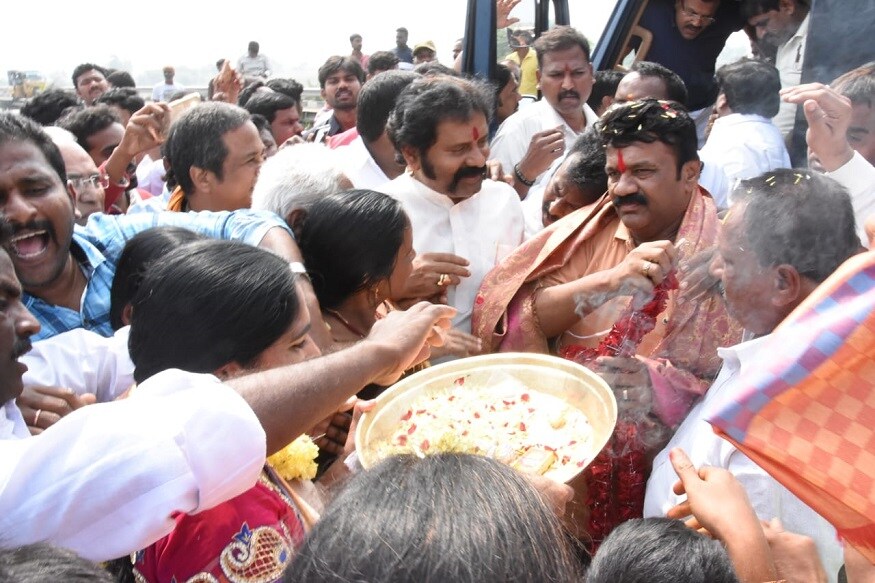 talasani in Vijayawada, talasani srinivas yadav, talasani comments on chandrababu, Vijayawada durga temple board, kcr return gift, విజయవాడలో తలసాని శ్రీనివాస్ యాదవ్, చంద్రబాబుపై తలసాని ఫైర్, విజయ దుర్గమ్మ గుడి, ఇంద్రకీలాద్రి, విజయవాడ దుర్గగుడి కమిటీ, కేసీఆర్ రిటర్న్ గిఫ్ట్