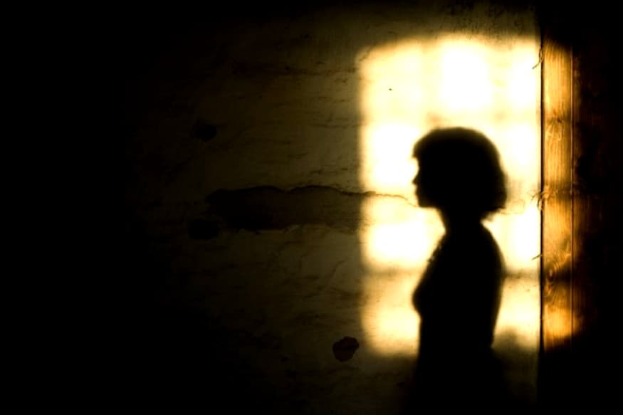 Tollywood senior actress runs prostitution racket and cheating girls by the name of offers pk సినిమా ఇండస్ట్రీ అంటేనే రంగుల ప్రపంచం. ఇక్కడికి వచ్చి వెలిగిపోవాలని.. తమను తాము నిరూపించుకోవాలని ఎక్కడెక్కడి నుంచి ఈ కలల ప్రపంచంలోకి వస్తుంటారు అమ్మాయిలు. వాళ్లను వలేసి బలవంతంగా వ్యభిచార.. tollywood,telugu actress,tollywood actress,prostitution in tollywood,prostitution racket,tollywood prostitution racket,telugu cinema prostitution racket,senior actress prostitution racket,prostitution house,prostitution racket police arrested,telugu cinema,టాలీవుడ్లో వ్యభిచార ముఠా,తెలుగు ఇండస్ట్రీలో వ్యభిచార దందా,తెలుగు సినిమా,అవకాశం పేరుతో నటి మోసం,